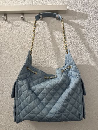 Damen Handtasche gesteppt hellblau mit Kettenträger