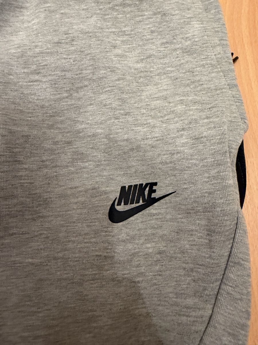 Nike Pantalons: Nike Tech Fleece Jogginghose – D'occasion à Bad Ragaz par Nikis_Markt 1