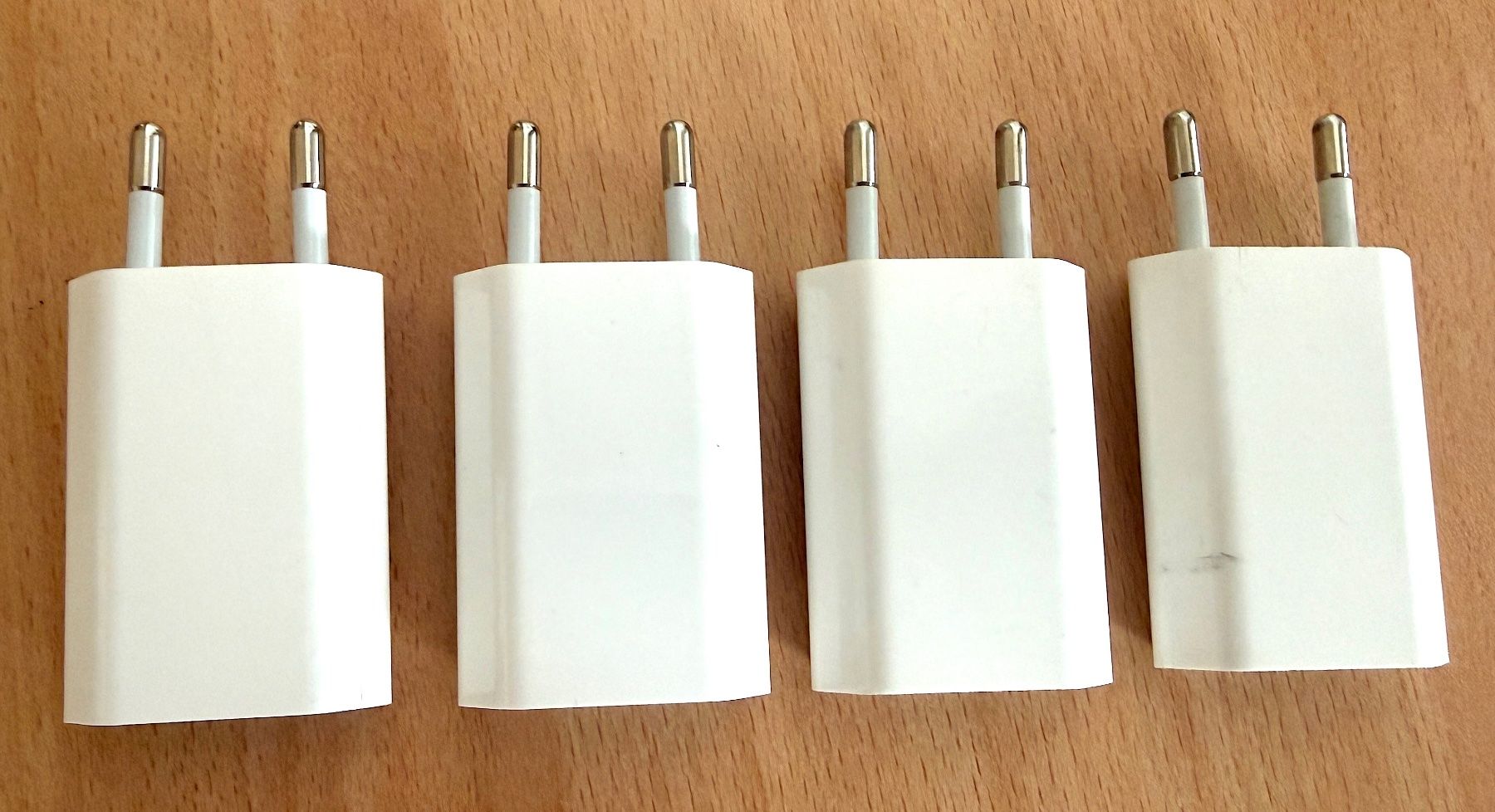 Apple Laufwerke & Adapter: Lot 4 Apple USB power adapters + câble 1 m offert – Gebraucht aus Veyrier von Szurkemaci