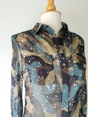 BLUSE GUESS XS 34 CAMOUFLAGE TUNIKA SILBER FÄDEN NEU top
