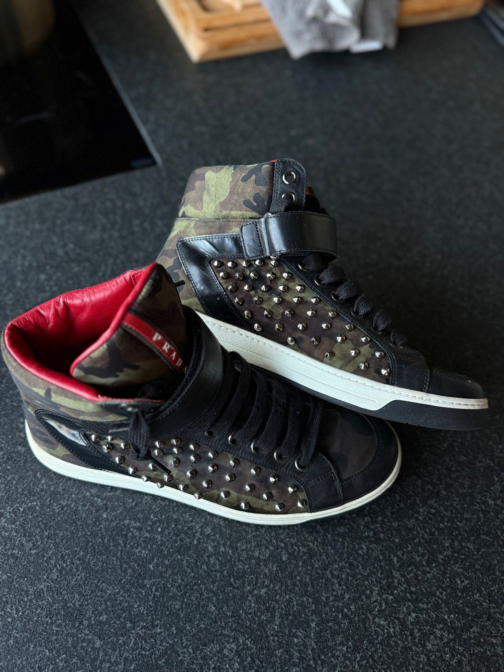 Prada Scarpe da uomo: Prada Camouflage Studded High-Top Sneakers Gr. 44 – Usato da Altendorf venduto da lba_kf6x
