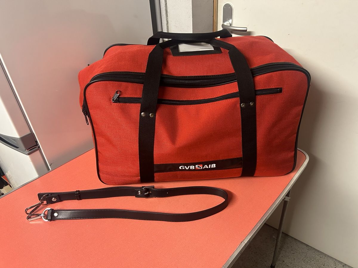 Taschen: Tasche GVB AIB rot mit Schultergurt gebraucht – Gebraucht aus Lanzenhäusern von vic63