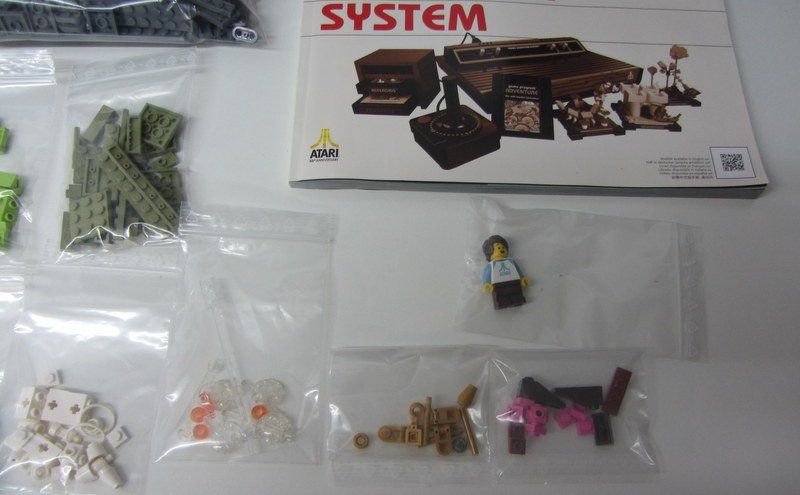 Lego Kit di costruzioni: LEGO Icons 10306 " Atari 2600 Video Computer System " – Usato da Kreuzlingen venduto da heinrich7h 6