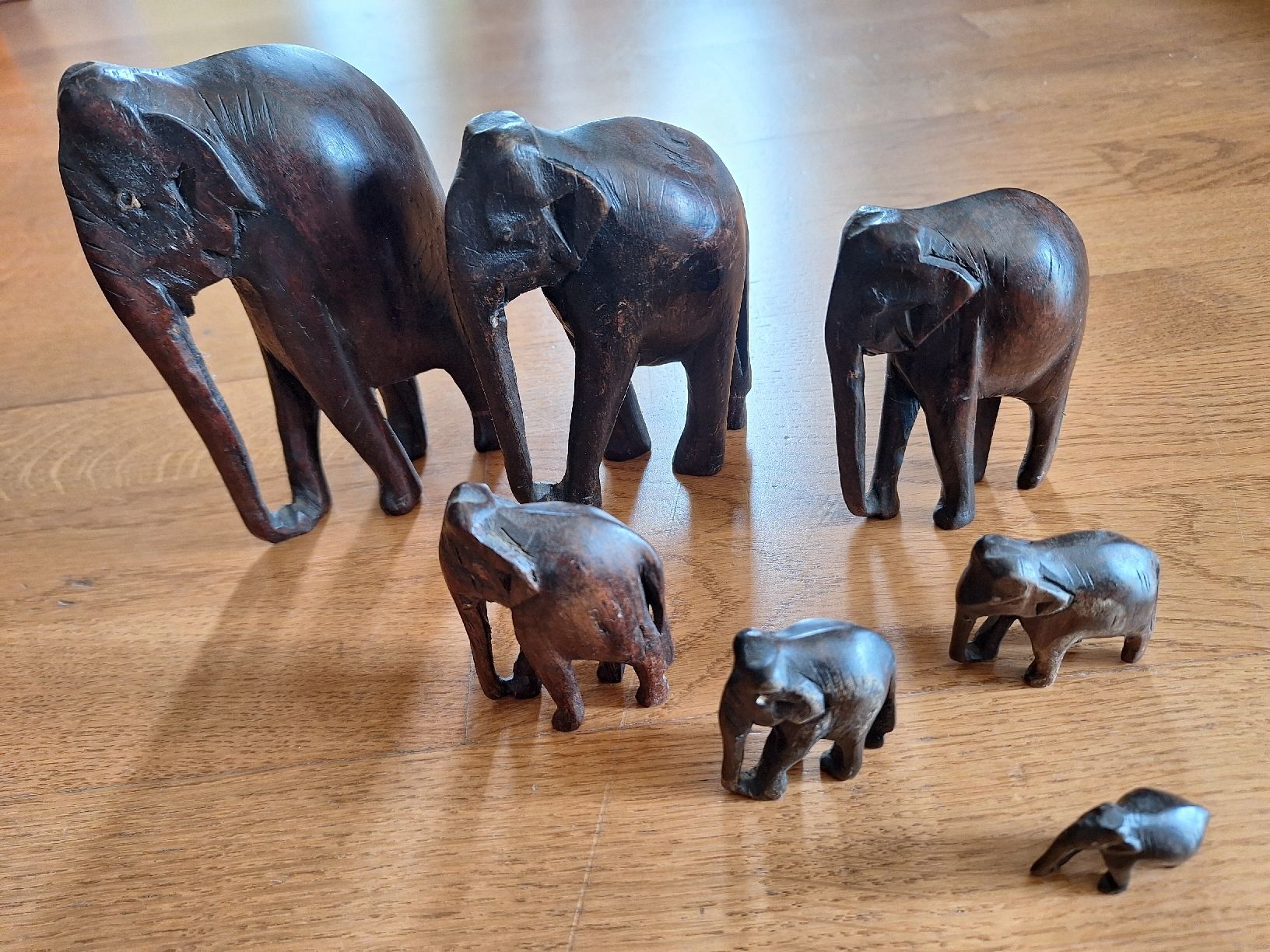 Toutes les décorations: Neun Elefanten aus Holz – D'occasion à Genolier par Antoine30 3
