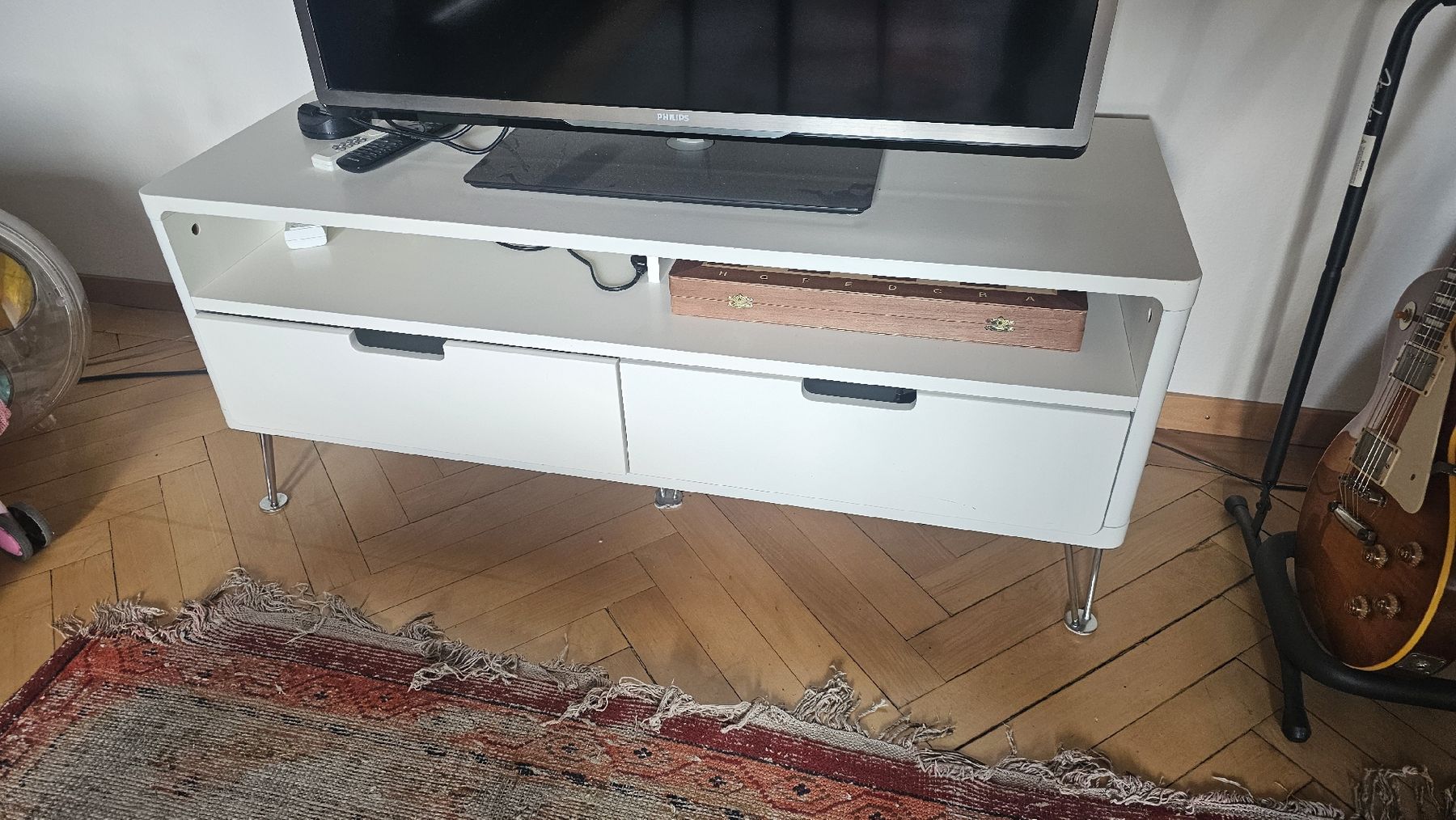 TV Möbel: Weisses Sideboard / TV-Board mit 2 Schubladen – Gebraucht aus Zürich von Swaussie23