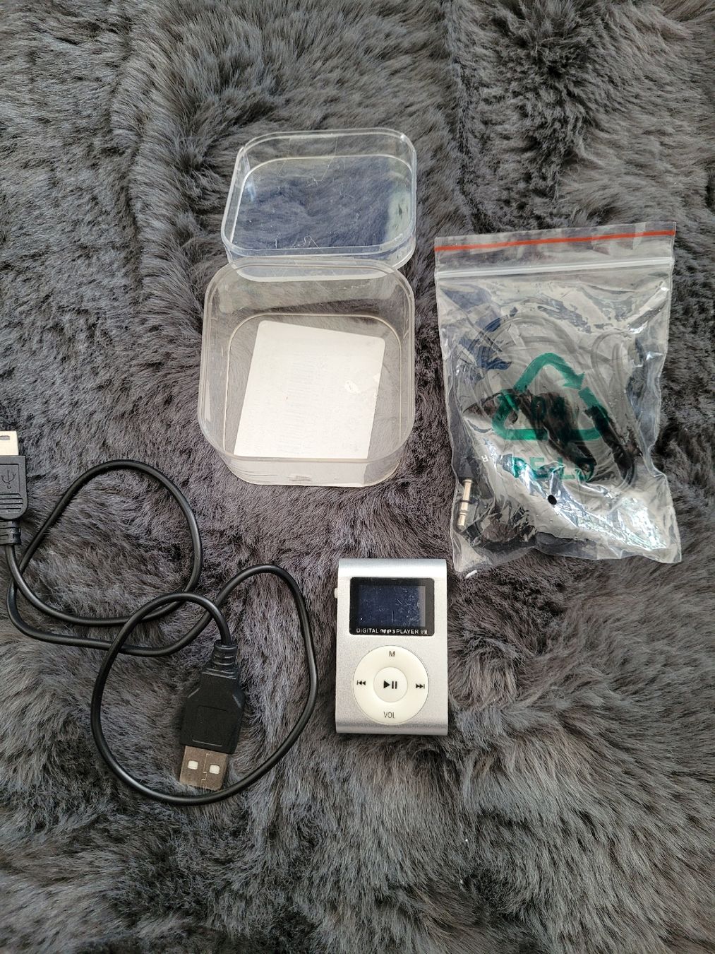 Lettore multimediale portatile: MP3 Player - Silber, Inkl. Kopfhörer & Ladekabel! – Usato da Bennau venduto da Moonshine_68
