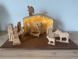Weihnachtskrippe aus Holz mit Licht
