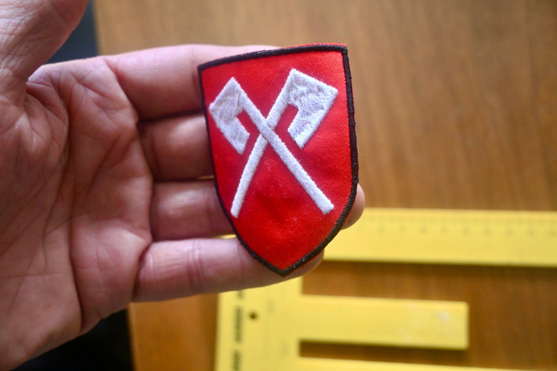 Swiss Plaketten & Abzeichen: WAPPEN  Biel PATCH vintage badge AUFNÄHER klein – Gebraucht aus Pfaffhausen von mono_rec 3