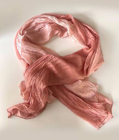 Dekoratives Seidentuch mit rosa Verlauf