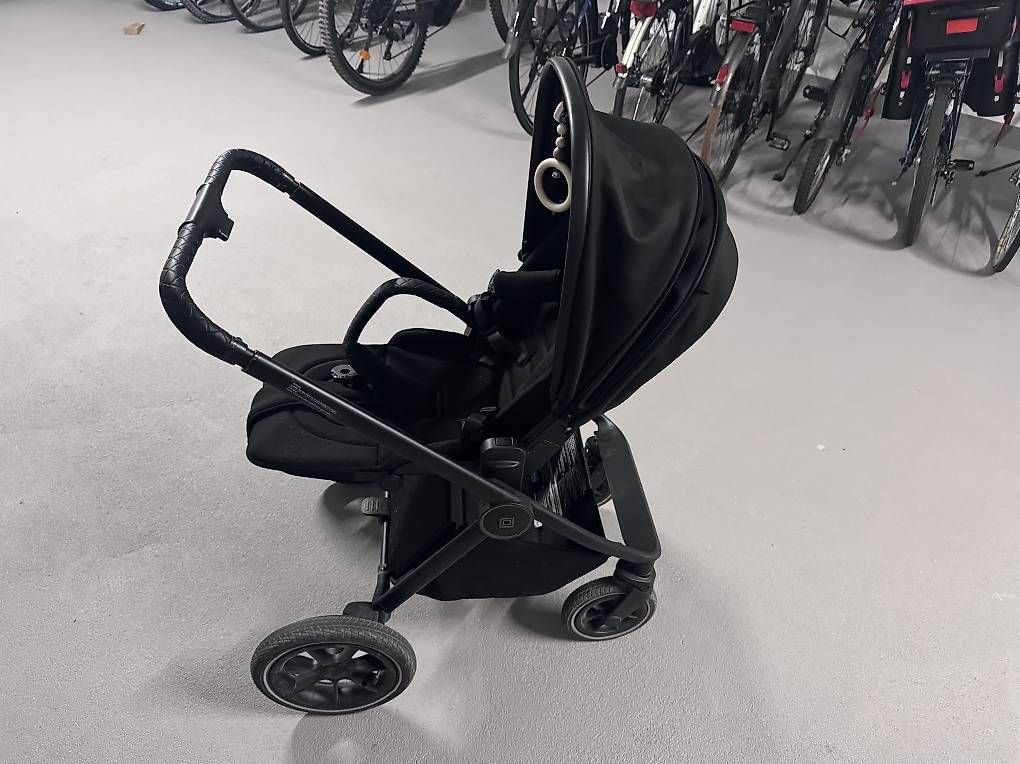 Carrozzine: MOON Gio+ Kinderwagen Schwarz – Usato da Cham venduto da acl_pbj2