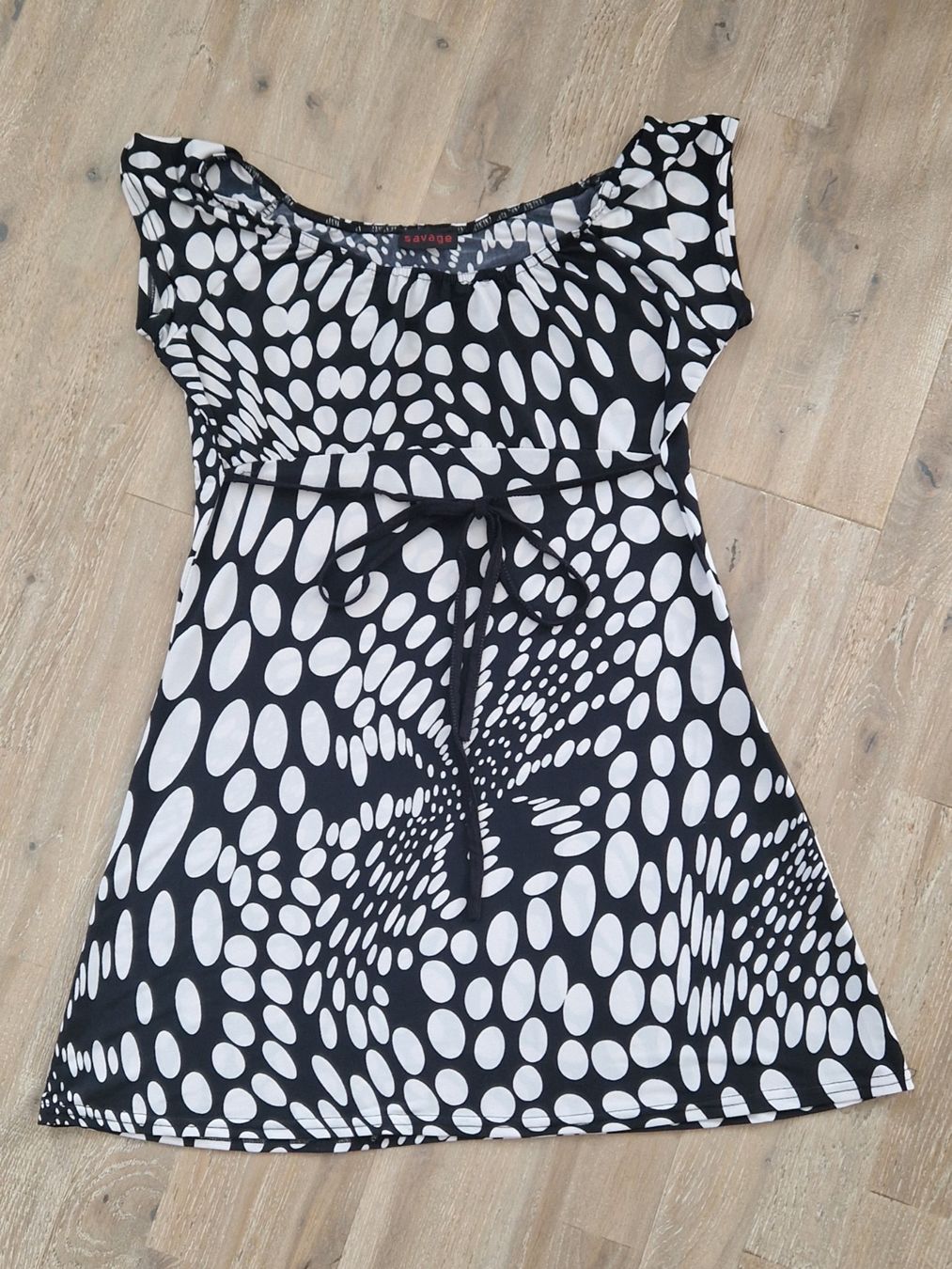 Tuniche: Schwarz-weisse Tunika / Kleid mit Muster – Usato da Däniken SO venduto da Bamana11