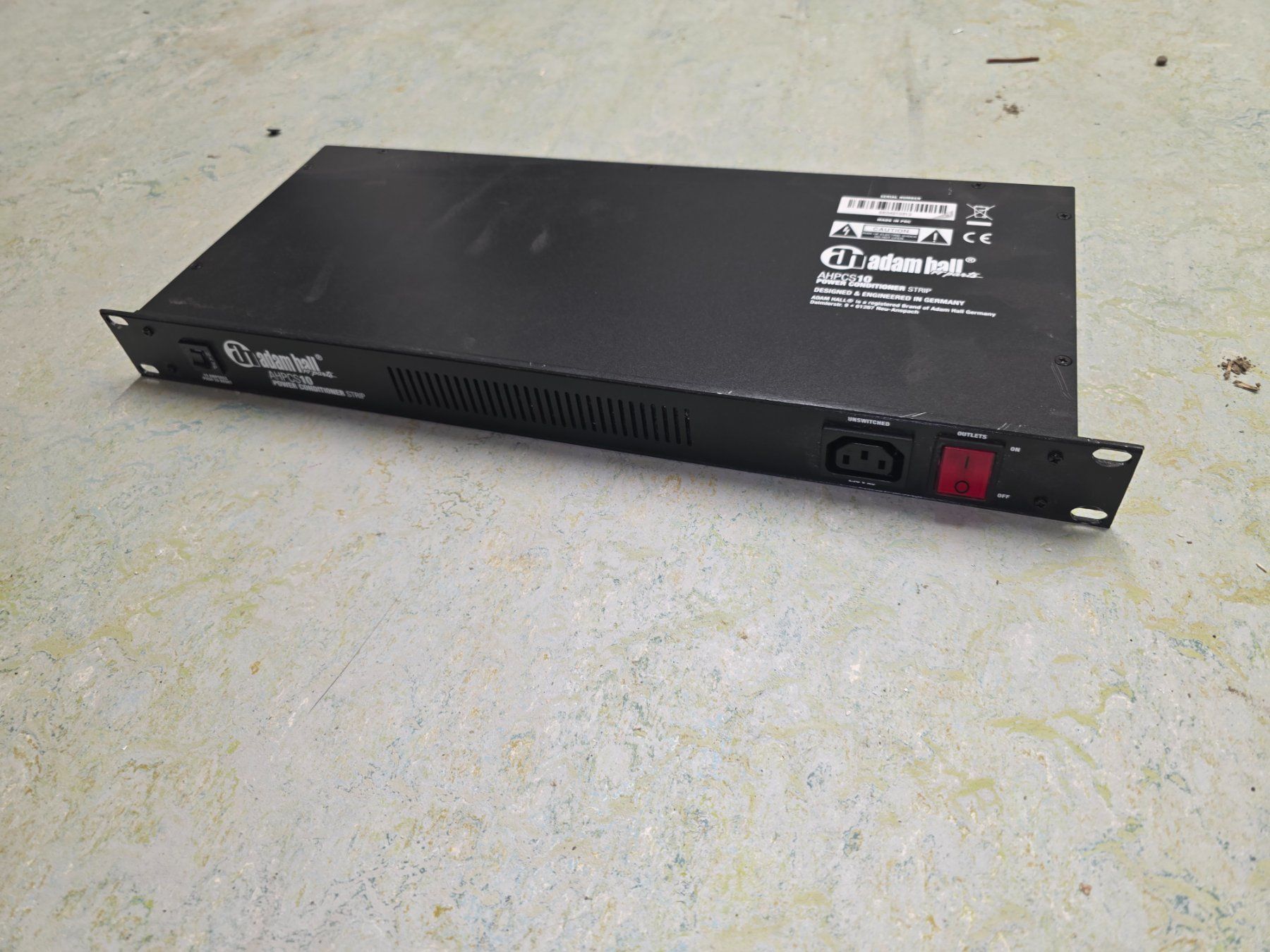 Alimentazione elettrica: Adam Hall AHPC10 Power Conditioner Strip – Usato da Langnau am Albis venduto da Michel_BaumgartnerLA 2