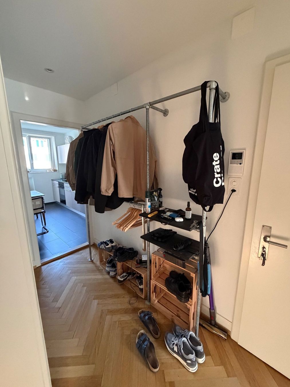 Garderobe: Garderobe aus Metallstangen – Gebraucht aus Basel von dieserherrfuchs