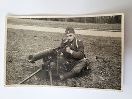 Alte Fotografie Soldat mit Maschinengewehr R28