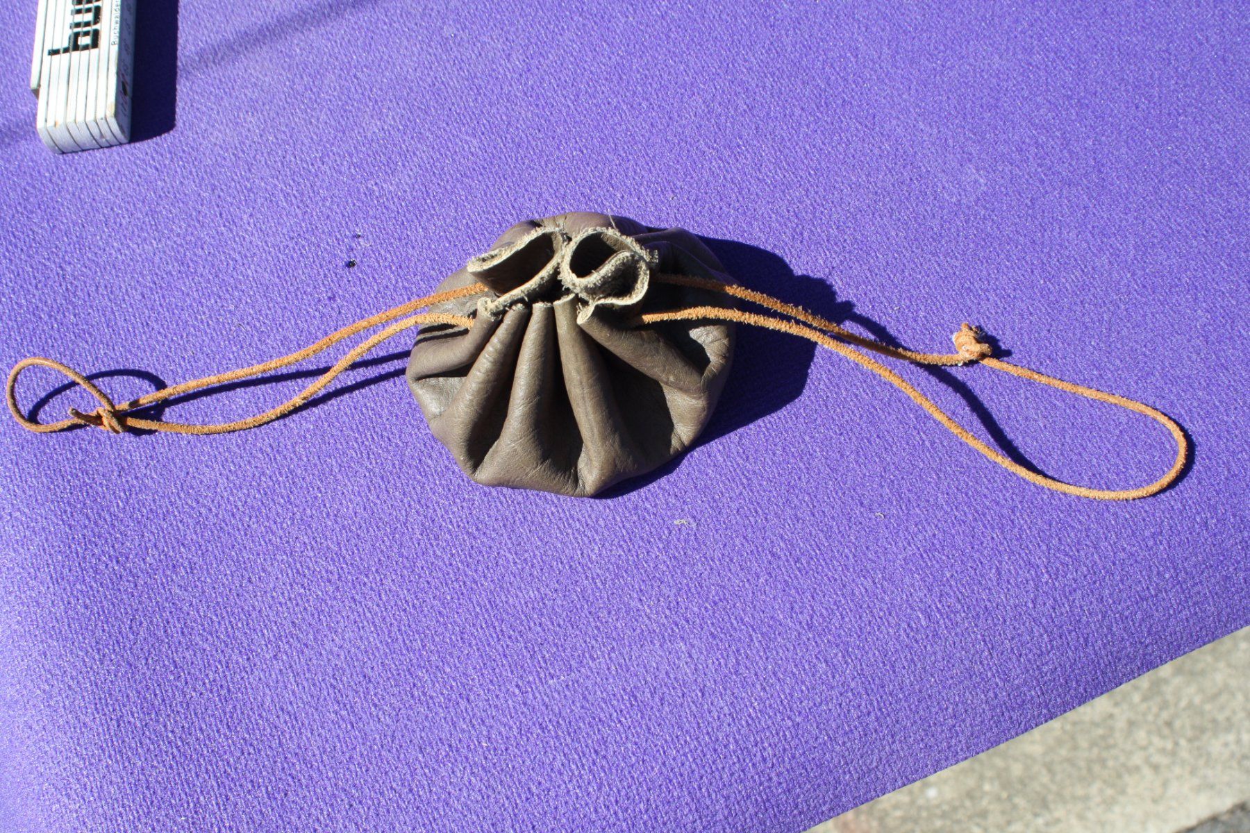 Portefeuilles: LEDERBEUTEL TABAKBEITEL GELDBEUTEL – D'occasion à Wauwil par Pneuedy 7