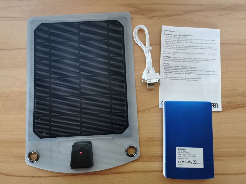 3 W Solarpanel mit eingebautem 4000 mAh Akku, IP65, 4,02 m Ladekabel 3 W Solarpanel mit eingebautem 4000 mAh Akku, IP65, 4,02 m Ladekabel