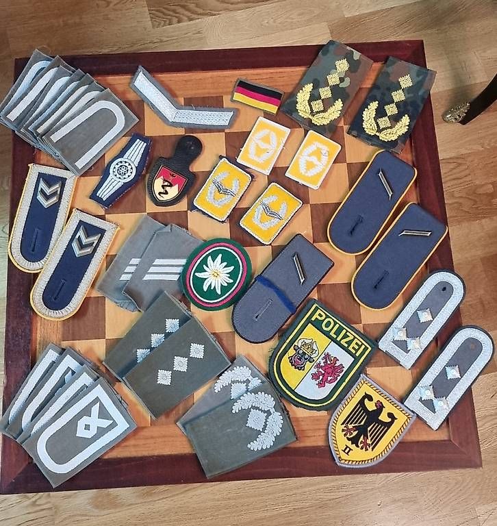 Plaketten & Abzeichen: Sammlung Abzeichen Militär – Gebraucht aus Kaufdorf von Nati-Nati