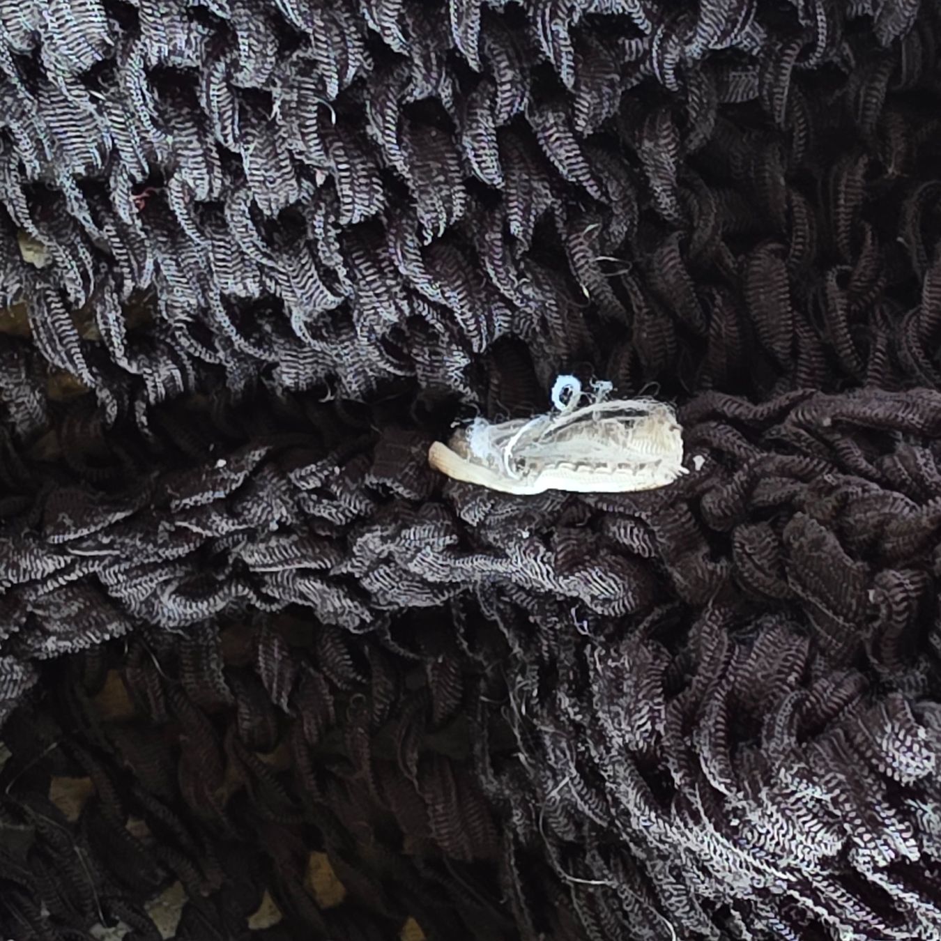 Pullover & Sweatshirts: 🐸 PULLOVER AUS BÄNDCHENGARN STRICKPULLOVER M - L SCHWARZ – Gebraucht aus Môtier (Vully) von Frogs 6