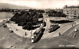 Zürich. Bellevueplatz mit Trams, Autos
