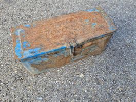 Original Werkzeugkiste von Fordson Traktor