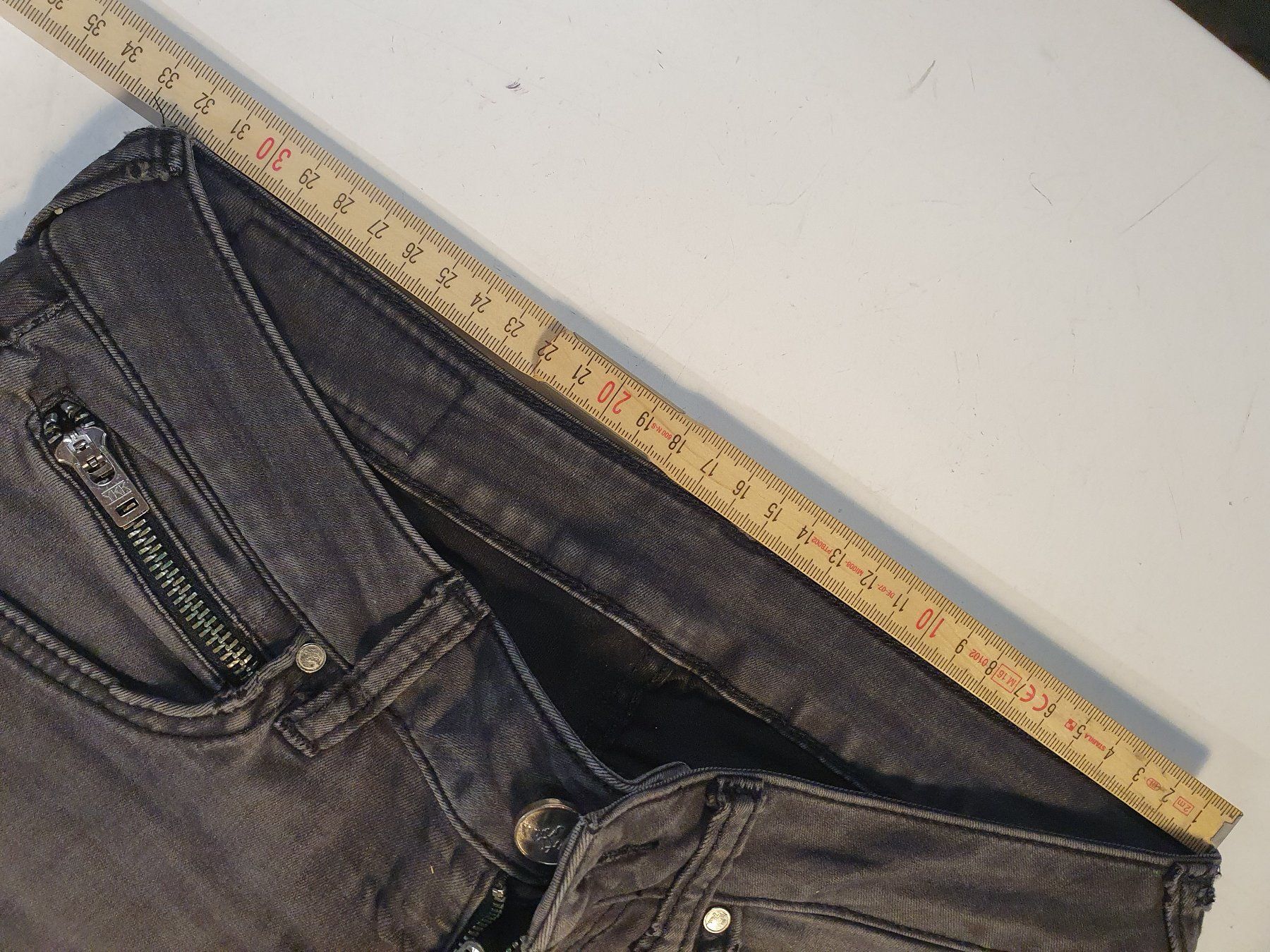Jeans: Never Devi Jeans schwarz grösse 32 – Gebraucht aus Zürich von loosebone 6