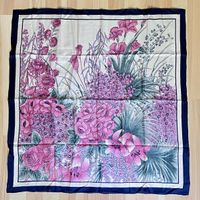 Foulard en soie vintage thème floral
