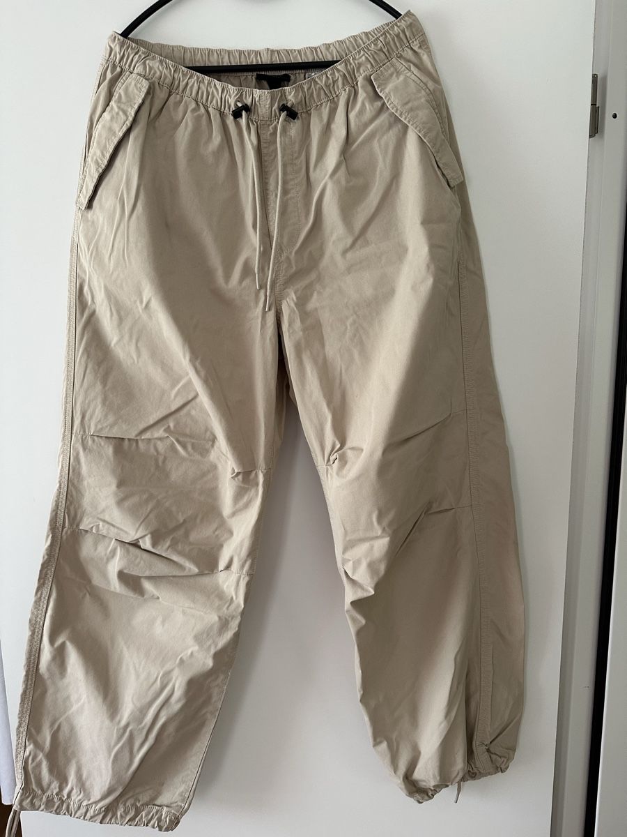 H&M Pantalons: H&M Stoffhose beige, Gr. M – D'occasion à Ermatingen par nic_x2tf