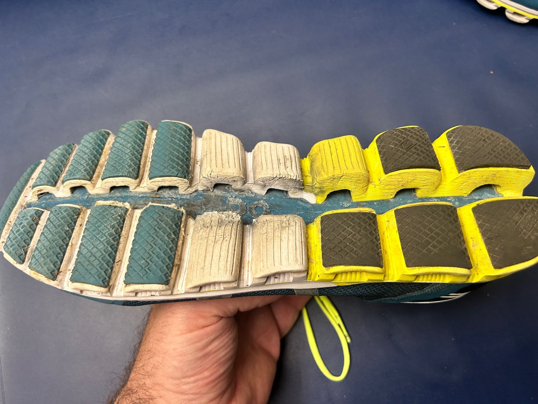 On Scarpe da uomo: ON Cloudflow Laufschuhe Herren Gr. 45 👟 – Usato da Sursee venduto da Engel19 7