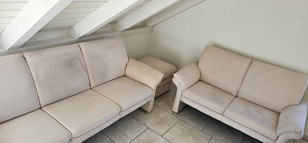 Divani: 2 Sofas mit Hocker – Usato da Seengen venduto da Mic6