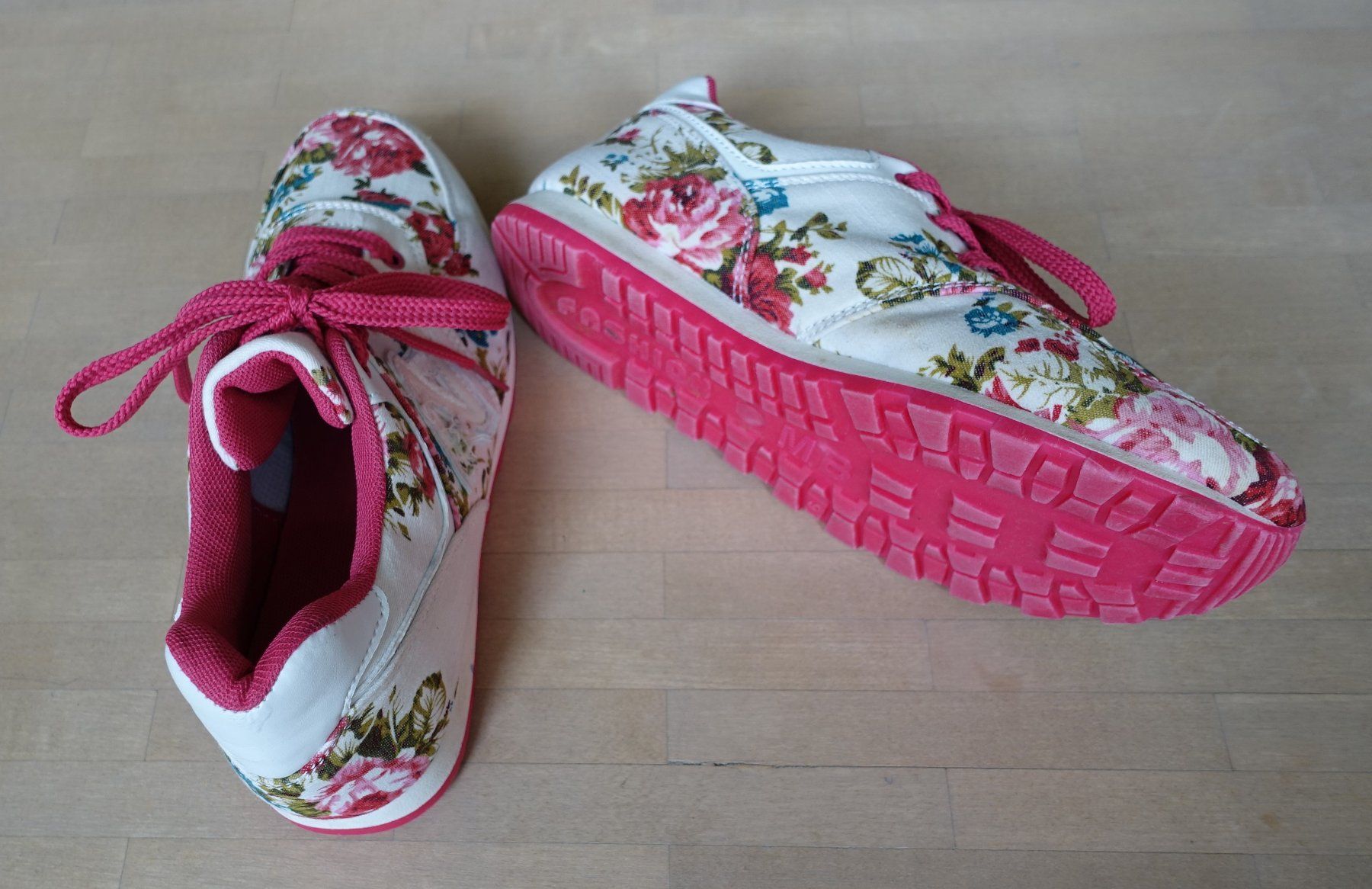 Scarpe da donna: Sneaker – Nuovo (secondo la descrizione) da Zürich venduto da Makemake 1