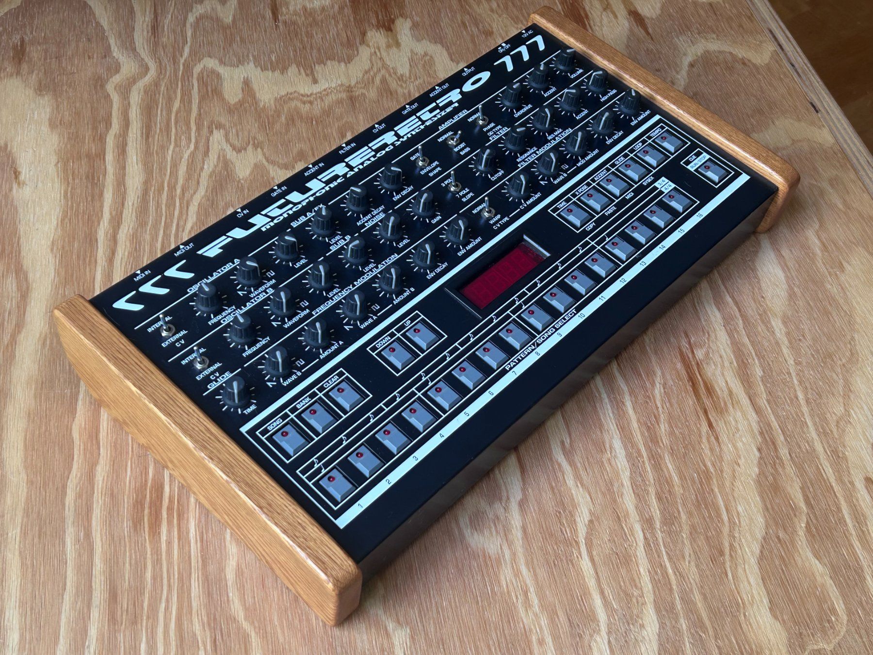Strumenti musicali: Future Retro 777 Original 2000 Version 1A Zustand Erstbesitz – Usato da Bäretswil venduto da franfeli 4