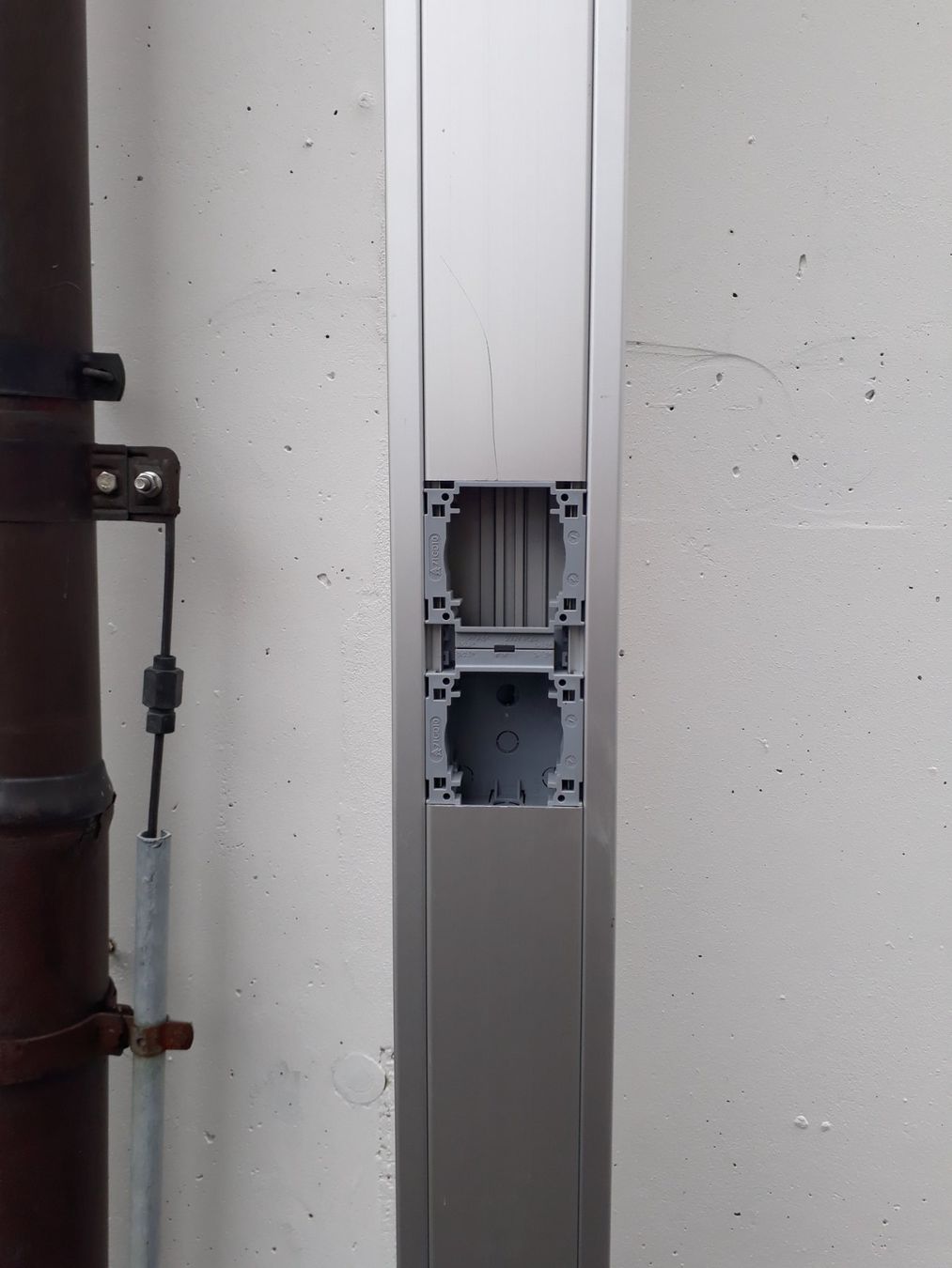 Altro in Decorazioni & Accessori: Alustromschiene – Usato da Rothenthurm venduto da Schweden05 1