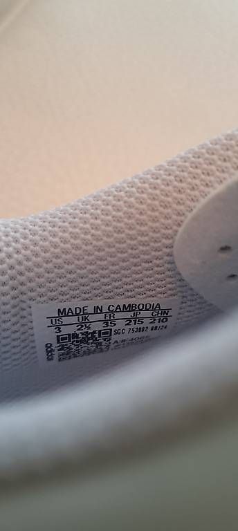 Scarpe per ragazzi: Hallenschuhe Adidas Gr. 35 – Usato da Brunnen venduto da Rodge 1