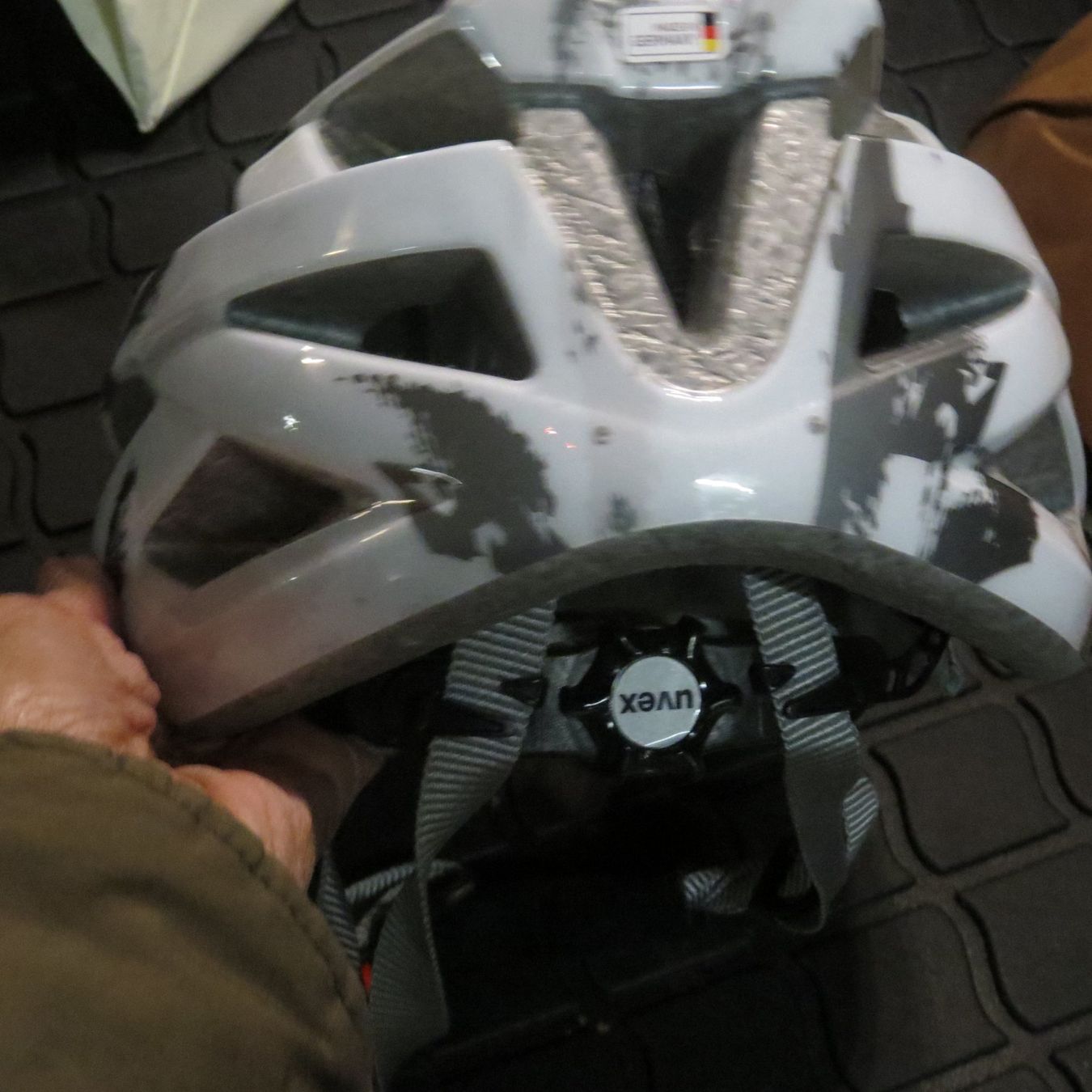 Uvex Caschi: Velo Helm von Uvex – Nuovo (secondo la descrizione) da Einsiedeln venduto da rotgypsy1969 2