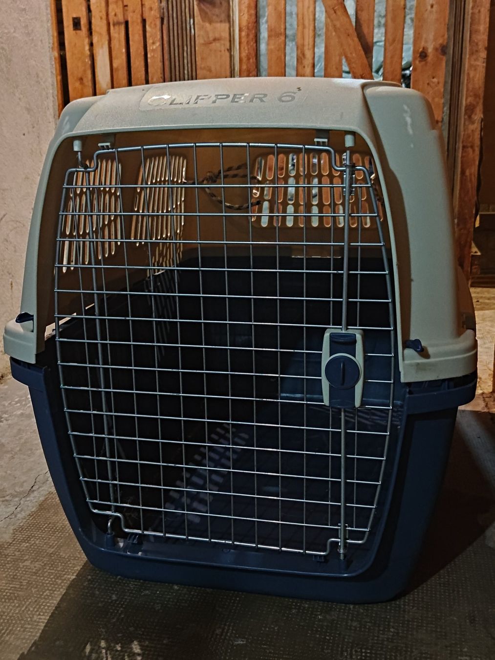 Cages, transport & sécurité: Grande caisse pour chien – D'occasion à Lausanne par Auree_D