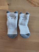 Süsse, flauschige Socken mit Bärchen-Motiv, 7cm lang