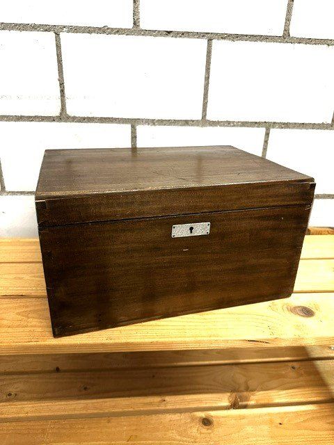 Truhen: +  HoLzsChaTuLLe  + – Gebraucht aus Winkel von zeho