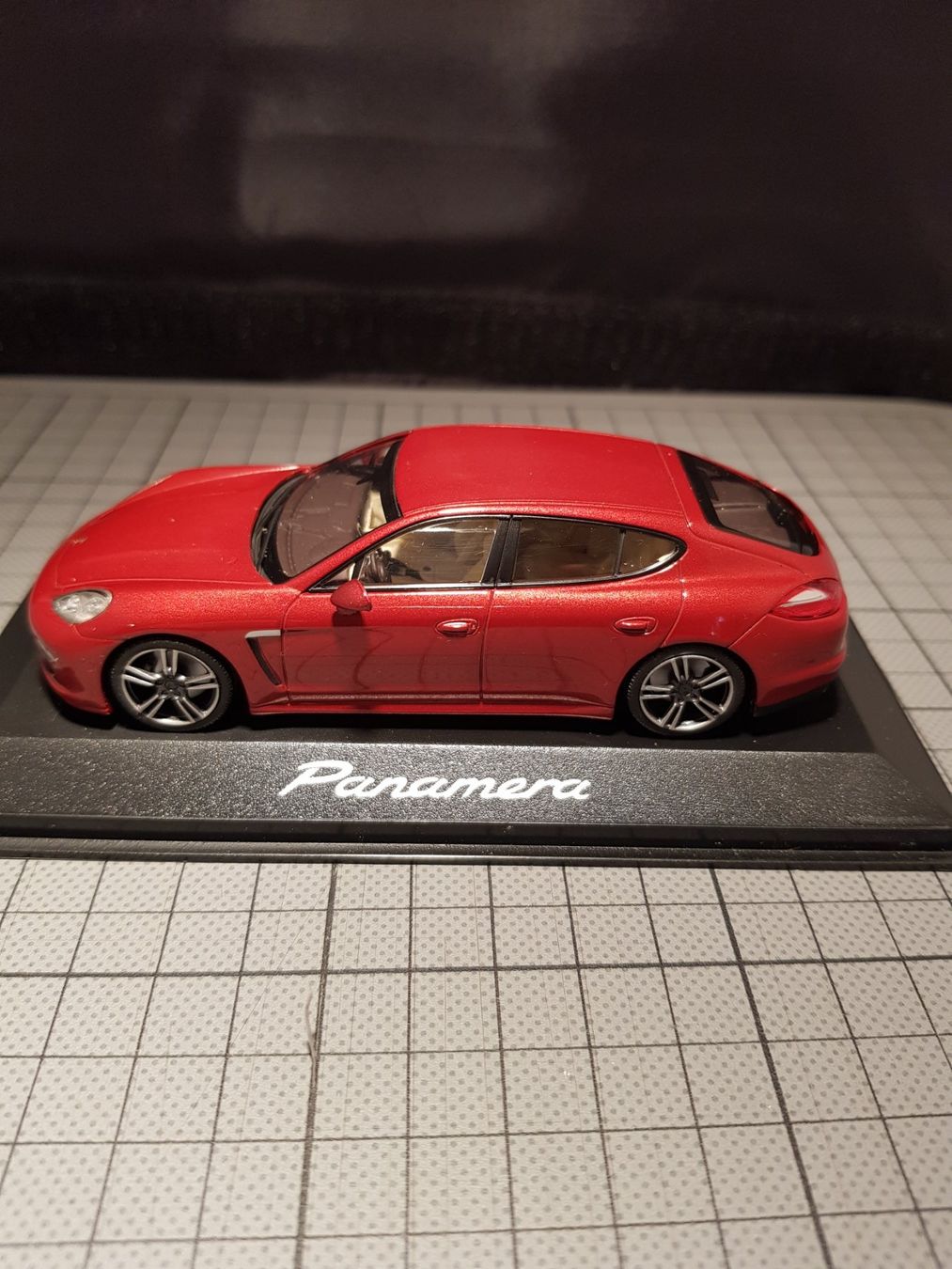Porsche Modellini d'auto: Porsche Panamera – Nuovo e nell'imballaggio originale da Chézard-St-Martin venduto da AlPat-Collections