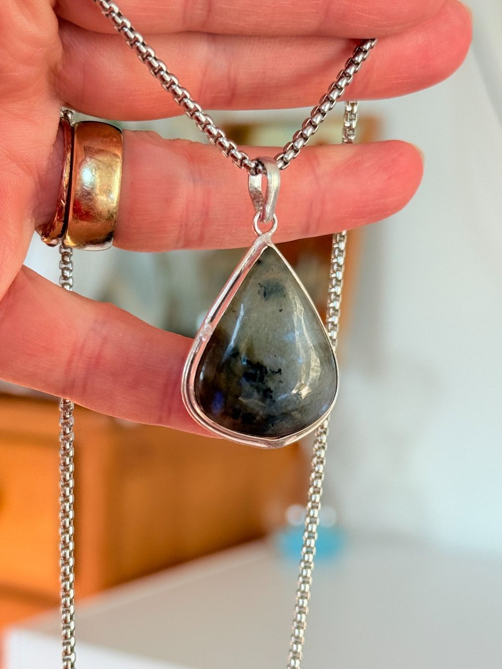 Catenine: Collier Labradorite naturelle – Nuovo e nell'imballaggio originale da Genève venduto da AGBERG 1