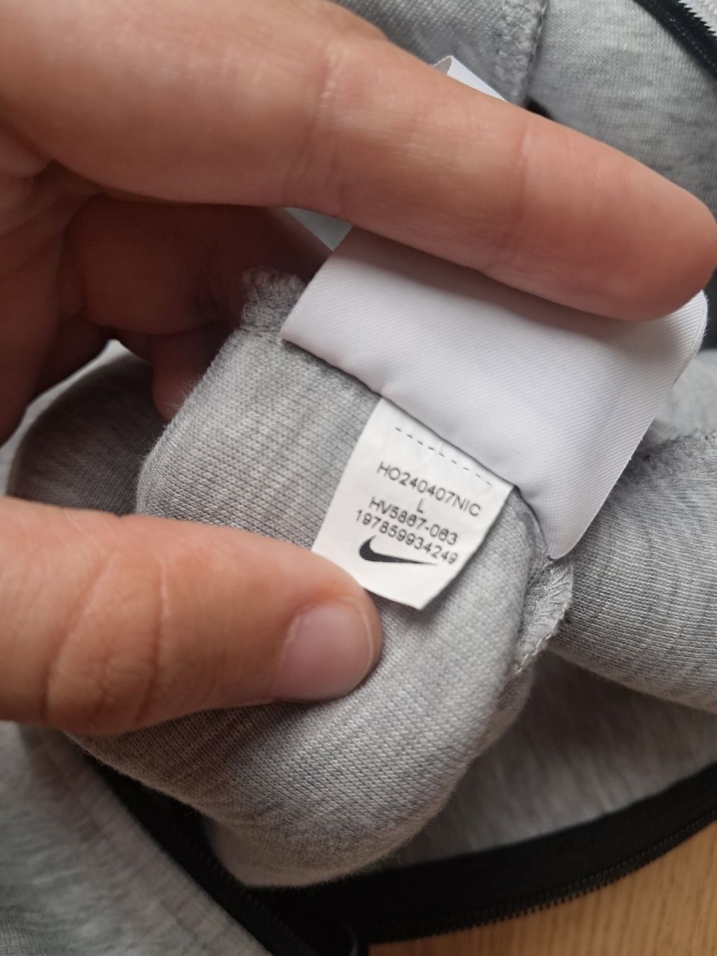 Nike Pullover & Sweatshirts: Nike Tech Fleece Hoodie  – Gebraucht aus Biel/Bienne von sof_yx5y 3
