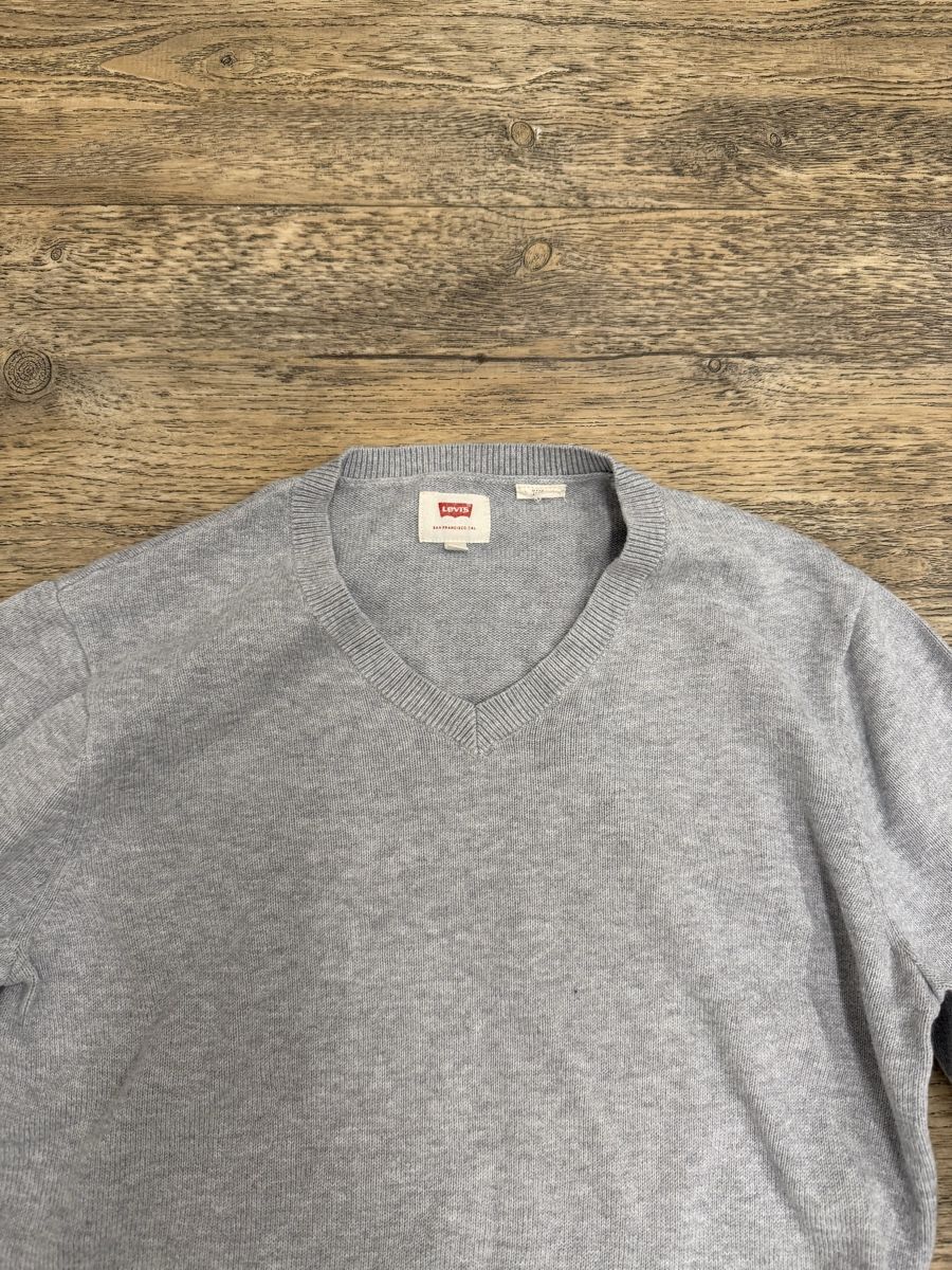 Levi's Maglioni & Felpe: Levi's Herrenpullover V-Ausschnitt Gr. S grau meliert – Usato da Staufen venduto da GiuliettaD 1