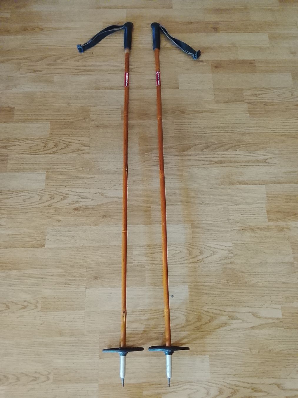 Bastoncini da sci: Bâtons de ski Skilom anciens – Usato da Couvet venduto da fat_kyl7