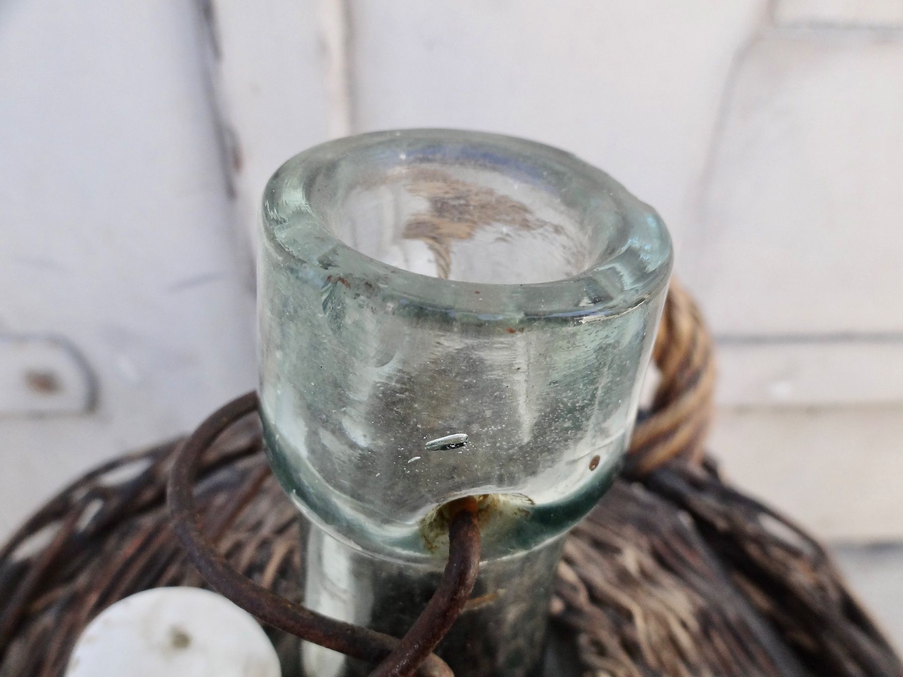 Bottiglie: alte Korbflasche mit Bügelverschluss – Usato da Kerzers venduto da Flaschenposten 7