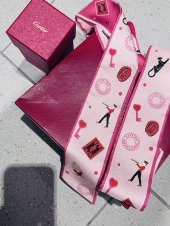 Foulard Cartier rose imprimé neuf avec boîte