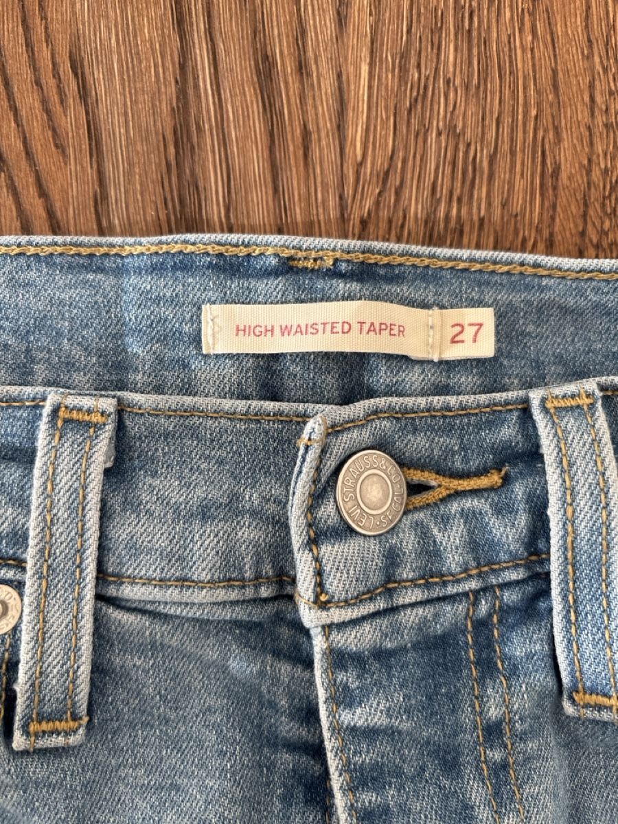 Levi's Jeans: Levi's High Waisted Taper Jeans  – Gebraucht aus Bern von tamwoe 2