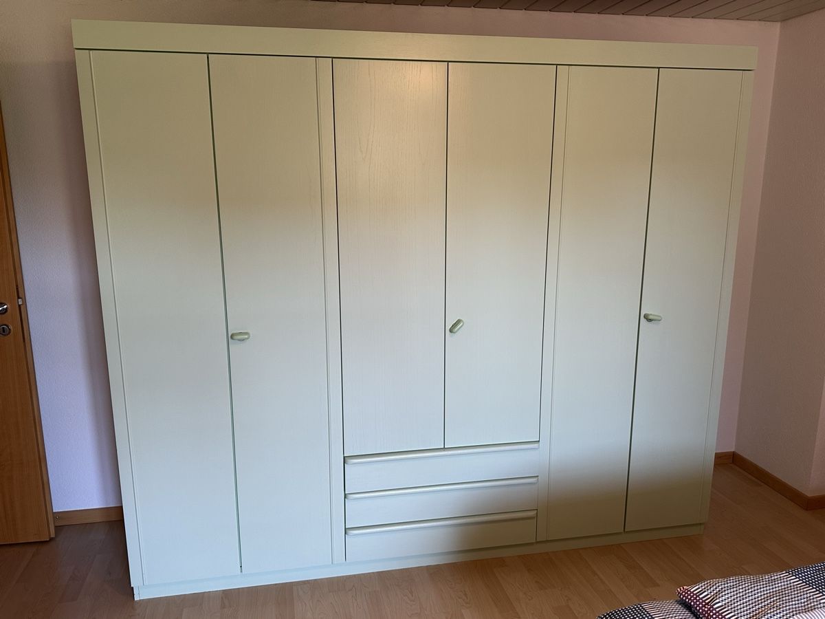 Armadi: Stabiler Holz Kleiderschrank mintgrün – Usato da Rafz venduto da Dilifledermaus 2