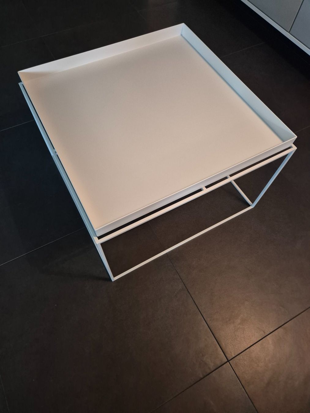 Hay Tavoli: HAY Tray Table 60x60cm weiss – Usato da Unterägeri venduto da It31da 1
