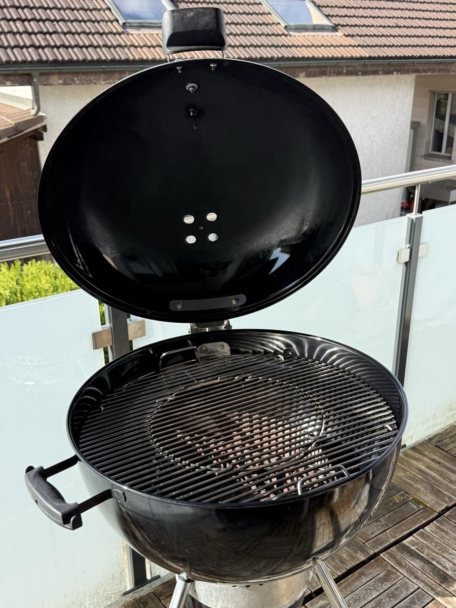 Grills: Weber Holzkohlegrill Master-Touch Premium E-5770 – Gebraucht aus Safenwil von Mubuch 3