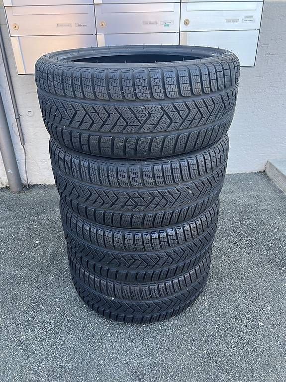 Sonstiges Schreiben & Zeichnen: 235/35/19 Pirelli Winterreifen  – Gebraucht aus Frasnacht von nobloff