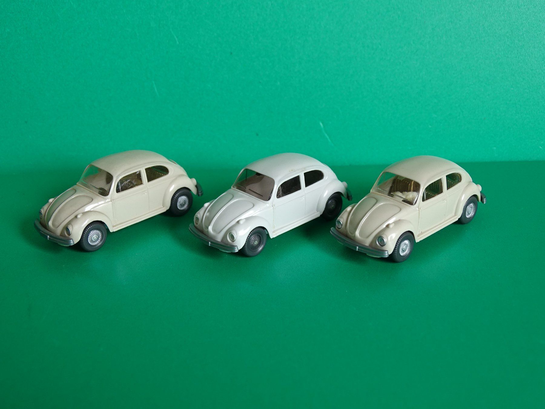 Wiking Modellini d'auto: 3 x VW Käfer von Wiking 1/87 – Usato da Bretzwil venduto da Meex
